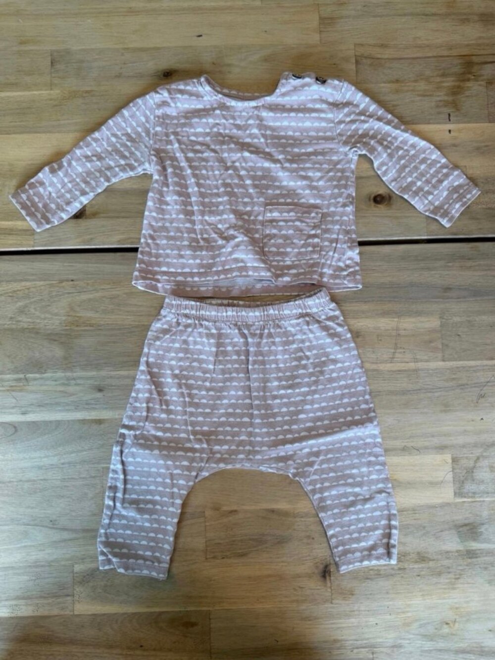 Jessica Simpson Baby Girl 2-Piece Outfit Set 3-6 Months Pink Scallop Print
